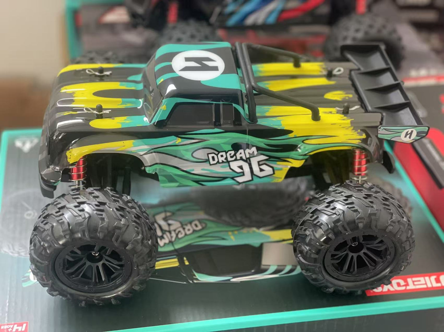 36km/H All Terrains 4WD Electric High Speed RC Truck Off-Road 1:16 Best Toy Gift GREEN