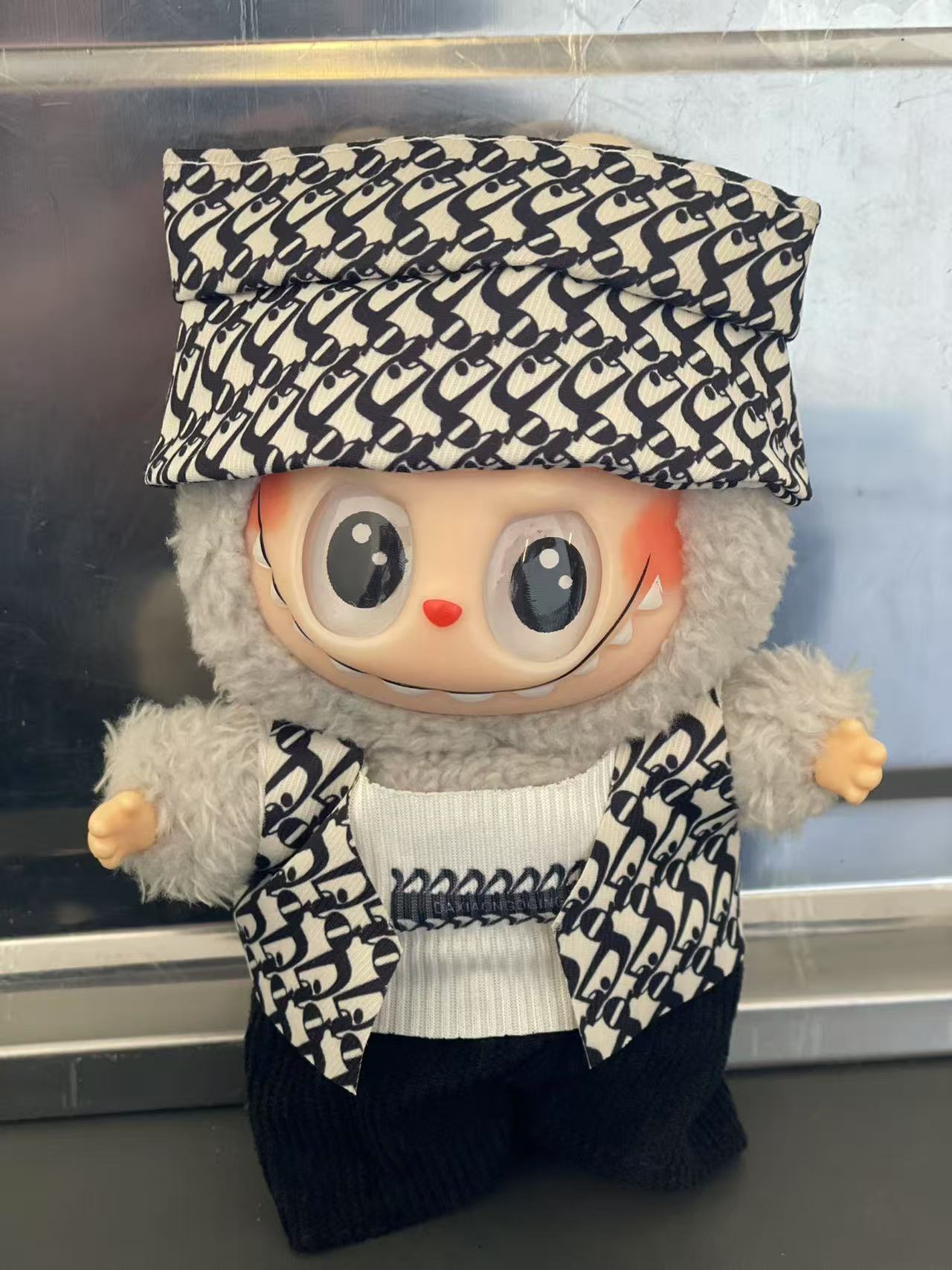 1 pcs 17cm Labubu first and second generation universal fashion mini doll clothing