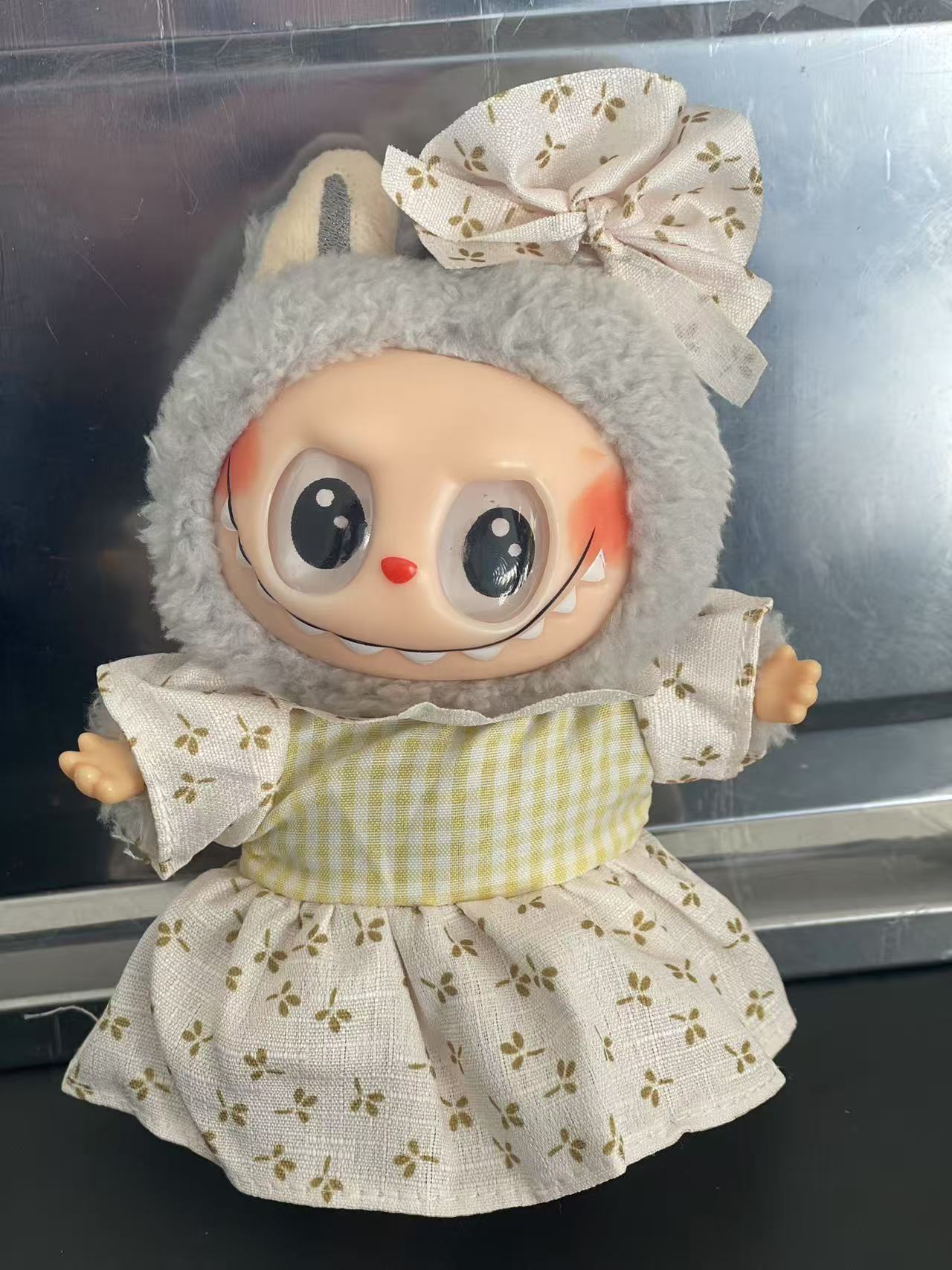 1 pcs 17cm Labubu first and second generation universal fashion mini doll clothing